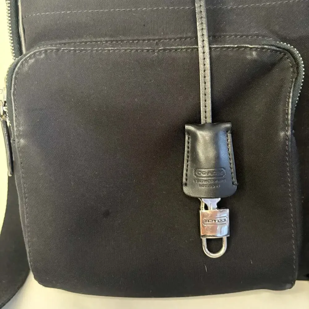 Coach left main closure